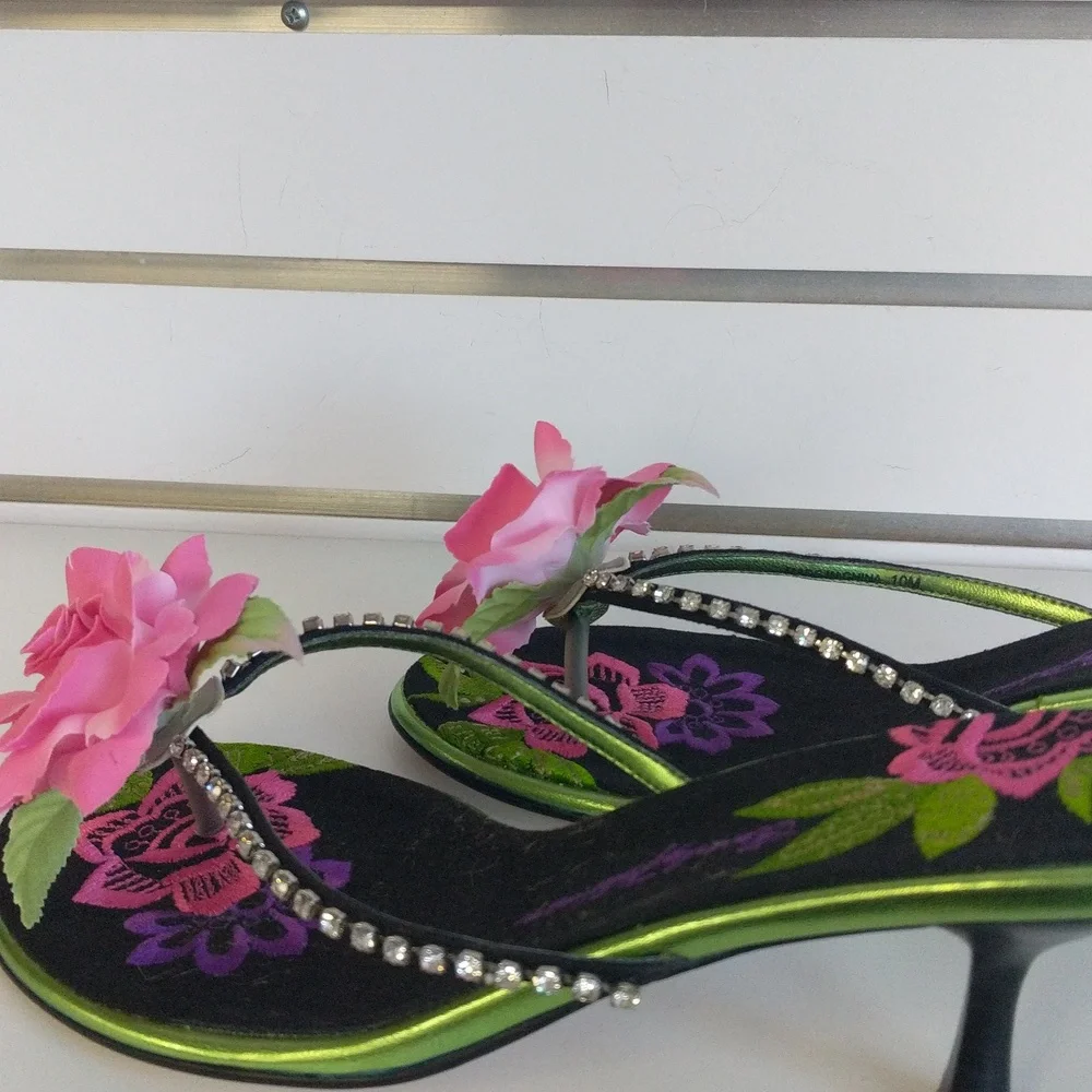 Beverly Feldman Sandals - Picture 2 of 6